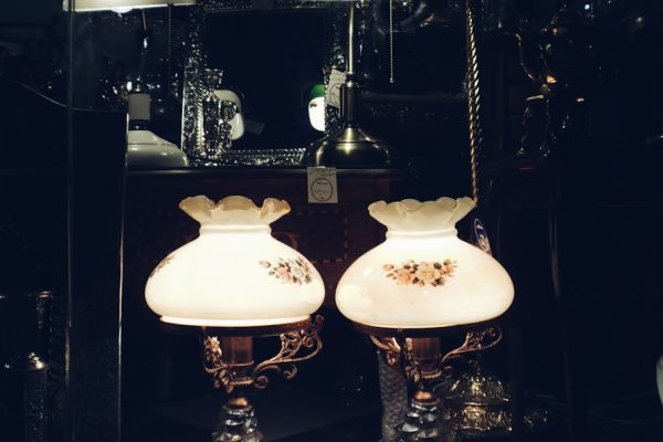 Photo antique ceramic lamp