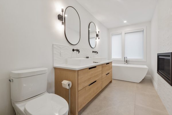 Photo bathroom sconce trends